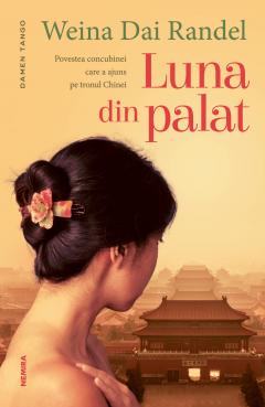 Luna din palat